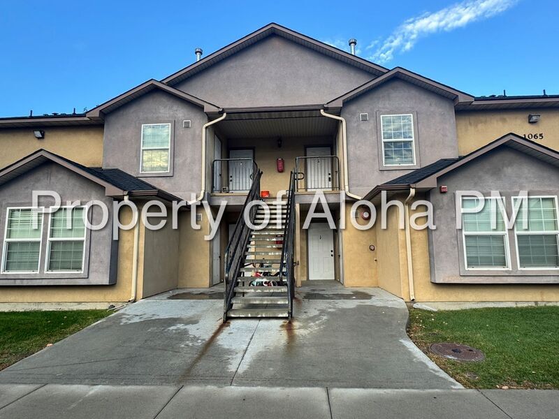 1065 W Pine Ave in Meridian, ID - Building Photo