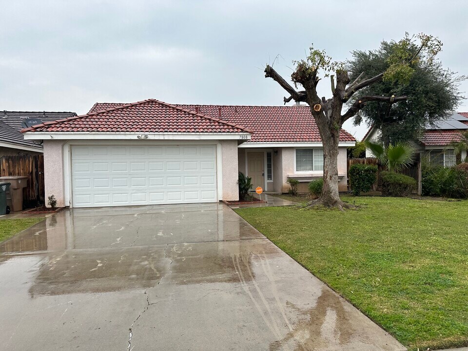7808 Moss Crossing Ave in Bakersfield, CA - Building Photo