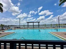 9113 NW 159th St in Miami Lakes, FL - Building Photo