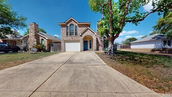 2210 Muddy Peak Dr in San Antonio, TX - Building Photo