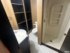 524 Caroline St in Pekin, IL - Building Photo - Building Photo