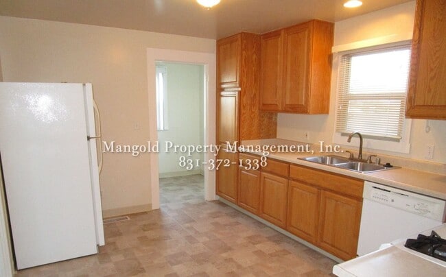 428 Hawthorne St in Monterey, CA - Building Photo - Building Photo
