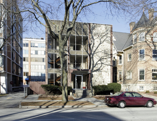 1417 N. Prospect Avenue in Milwaukee, WI - Foto de edificio - Building Photo