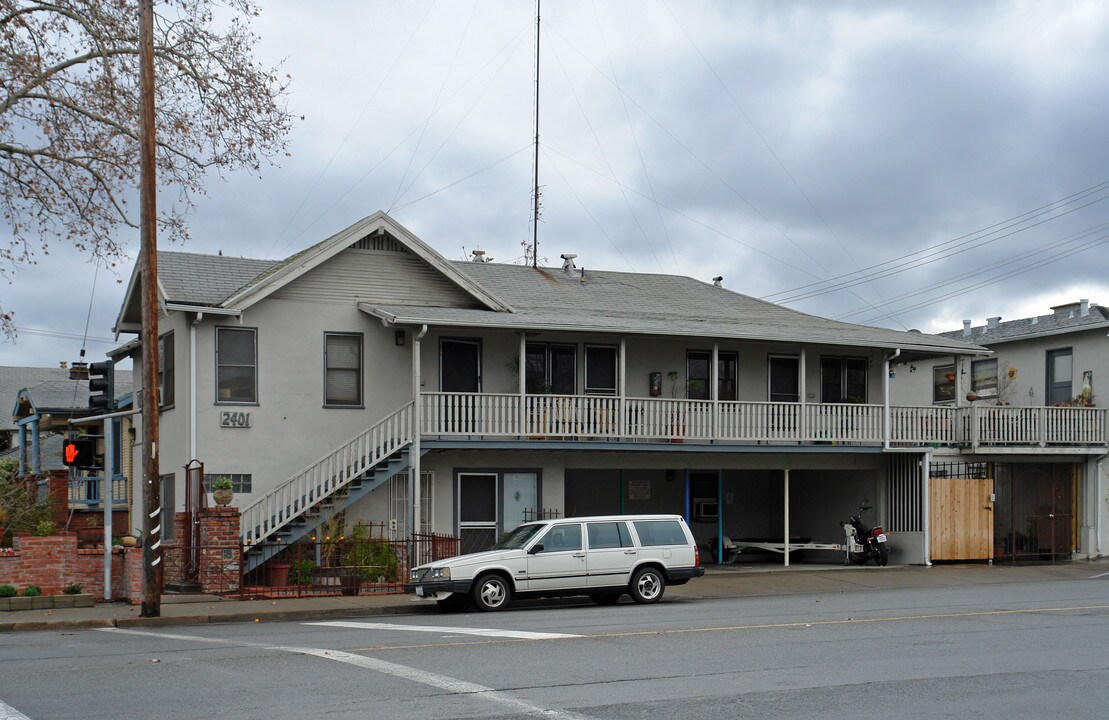 2401-2409 24th St in Sacramento, CA - Foto de edificio