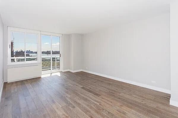 560 W 43rd St in New York, NY - Building Photo - Building Photo