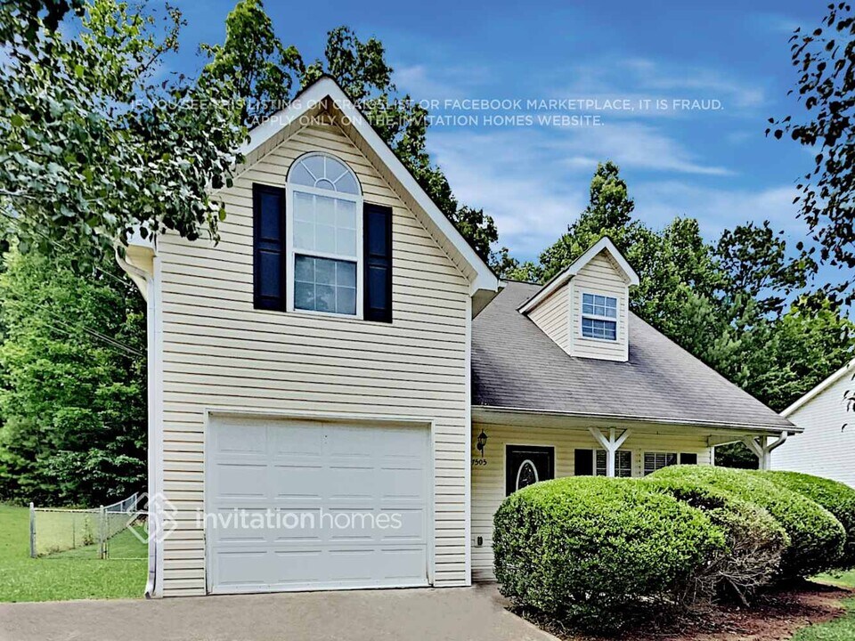 7505 Stonehenge Way in Douglasville, GA - Building Photo