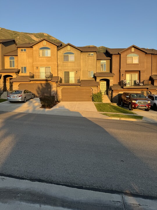 10414 N Sage Vista Ln, Unit 10414 in Cedar Hills, UT - Foto de edificio