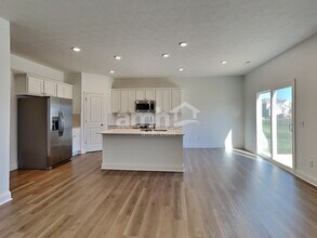 204 Kramer Mills Dr in Columbus, OH - Building Photo - Building Photo