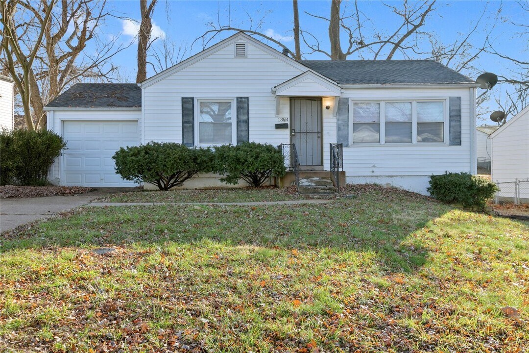 1324 Odessa Dr in St. Louis, MO - Building Photo