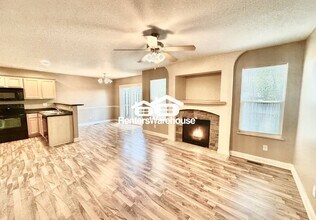 2004 63rd St in Windsor Heights, IA - Building Photo - Building Photo