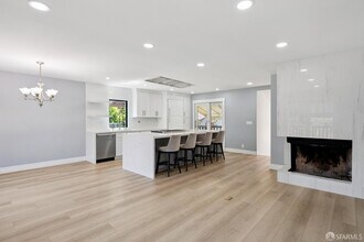 19 Elk Ct in Pacifica, CA - Building Photo - Building Photo