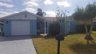 4026 Star Island Dr in Holiday, FL - Building Photo