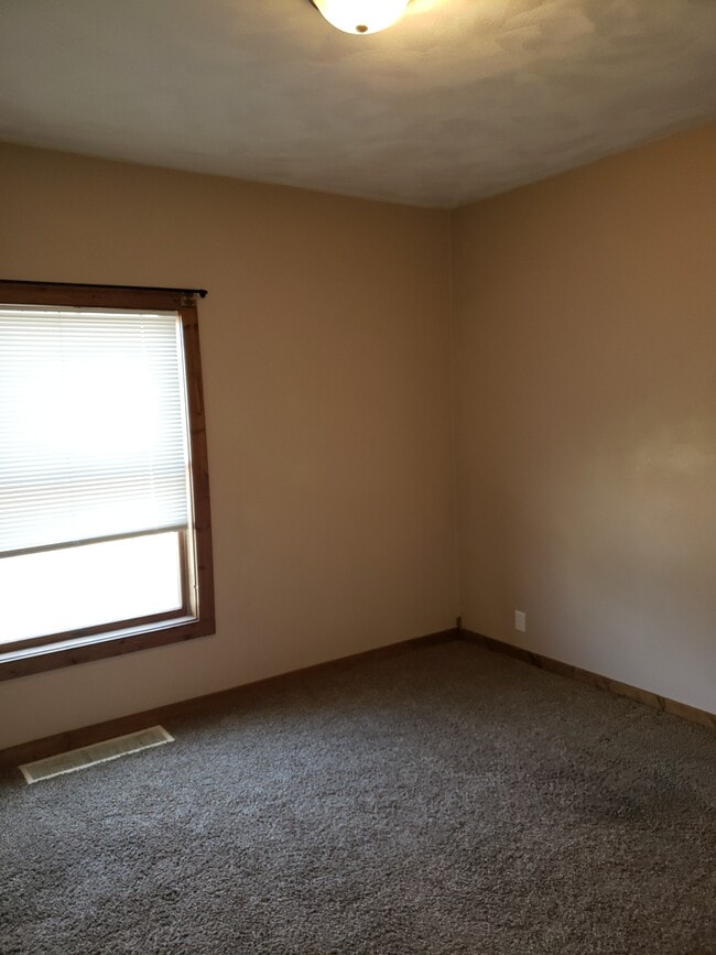 603 S Memorial Dr, Unit Lower in Appleton, WI - Building Photo - Building Photo