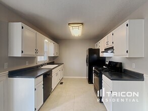 579 Stratford Dr in Douglasville, GA - Building Photo - Building Photo
