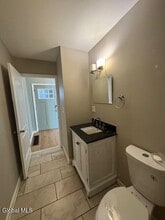 461 Troy-Schenectady Rd in Latham, NY - Building Photo - Building Photo