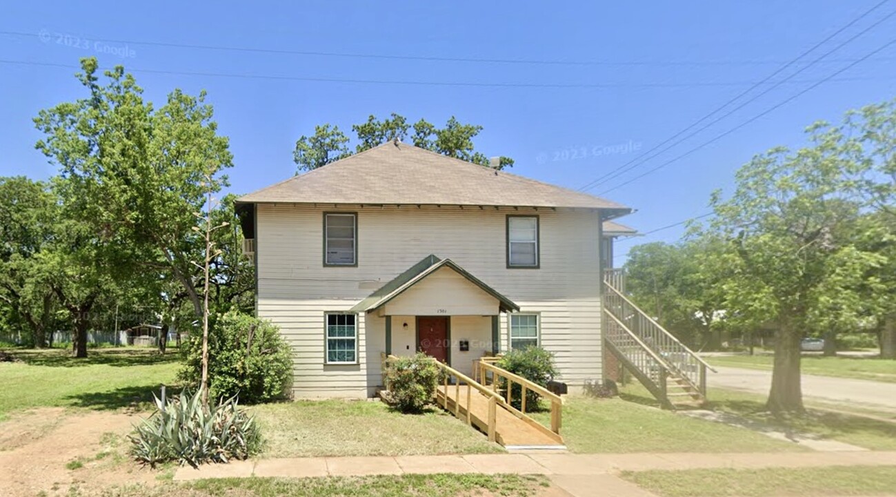 1301 Avenue C in Brownwood, TX - Foto de edificio