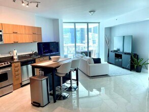 350 S Miami Ave, Unit 1808 in Miami, FL - Building Photo - Building Photo