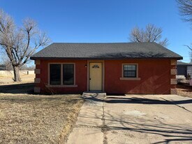 1001 Farley St in Pampa, TX - Building Photo