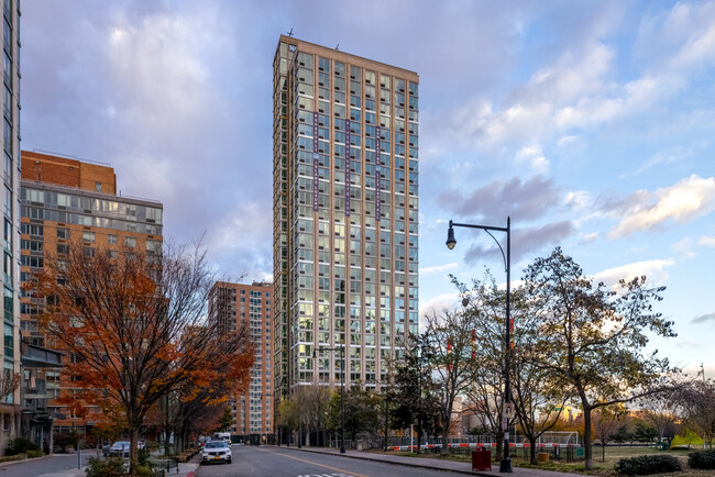 Riverwalk Heights in New York, NY - Building Photo - Building Photo