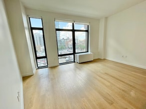 41-07 Crescent St in Queens, NY - Building Photo - Building Photo