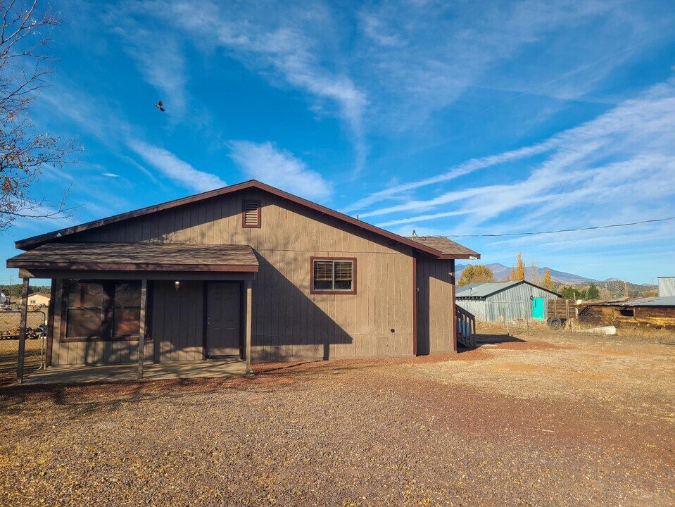 13210 Townsend-Winona Rd in Flagstaff, AZ - Building Photo