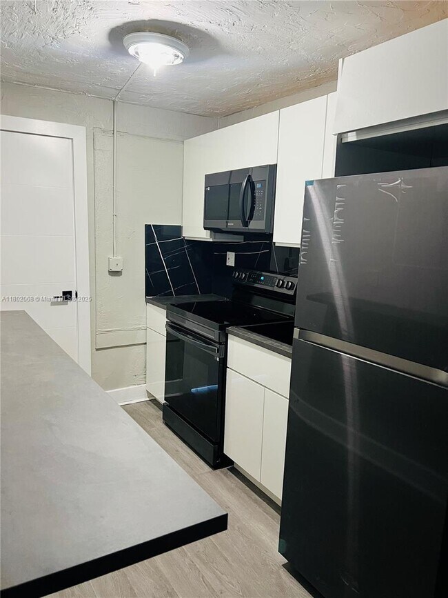 1126 NW 58th Terrace in Miami, FL - Building Photo - Building Photo