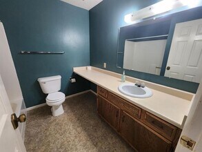 2002 E Reynolds St in Laramie, WY - Building Photo - Building Photo