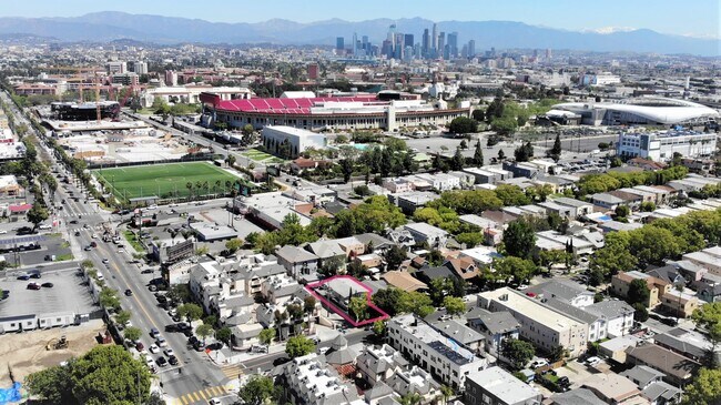 923 W 41st Drive in Los Angeles, CA - Building Photo - Primary Photo