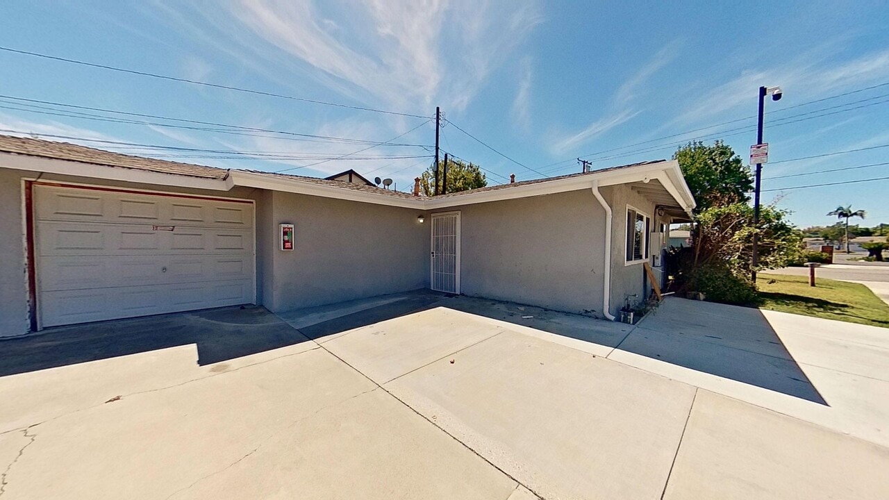 186 E 21st St in Costa Mesa, CA - Building Photo