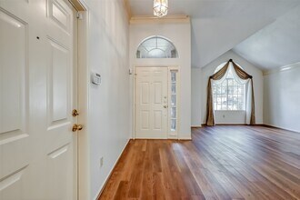 5007 Maple Brook Ln in Houston, TX - Building Photo - Building Photo
