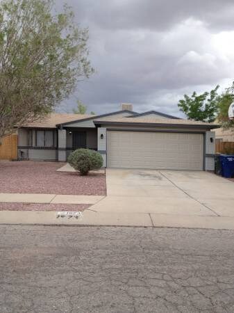 1973 W Chardonnay Dr in Tucson, AZ - Building Photo