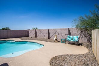 4878 E Meadow Lark Way in Queen Creek, AZ - Foto de edificio - Building Photo