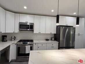 1479 E Chevy Chase Dr in Glendale, CA - Building Photo - Building Photo