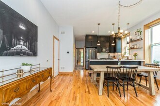 3428 W Belden Ave in Chicago, IL - Foto de edificio - Building Photo