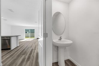 1009 SPOTTED EGRET Loop in Ruskin, FL - Building Photo - Building Photo