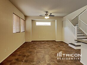 9256 W Sunny Oven Ct in Las Vegas, NV - Building Photo - Building Photo