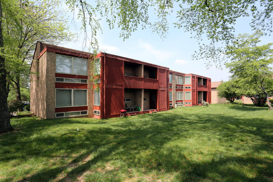 North Crossing Apartments in Willow Grove, PA - Building Photo