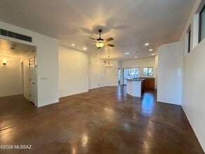 1401 E English Ivy Ct in Tucson, AZ - Building Photo - Building Photo