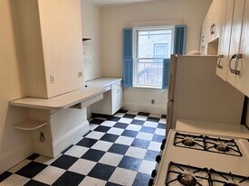 923 Beacon St, Unit 2 in Boston, MA - Building Photo