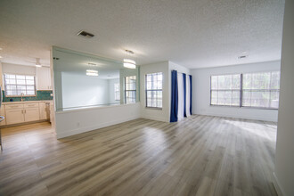3248 Jog Park Dr, Unit 31 in Greenacres, FL - Foto de edificio - Building Photo