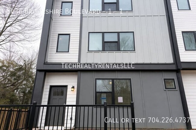 3436 Brookshire Blvd in Charlotte, NC - Building Photo - Building Photo