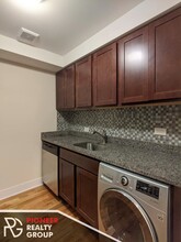 556 W Arlington Pl, Unit 206 in Chicago, IL - Building Photo - Building Photo