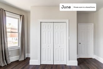 Room in Shared 4 bed/1.5 bath home, Unit B in Boston, MA - Foto de edificio - Building Photo