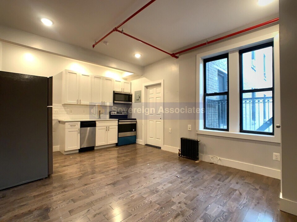 148 W 142nd St in New York, NY - Building Photo