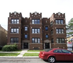 5263 W Congress Parkway in Chicago, IL - Foto de edificio - Building Photo