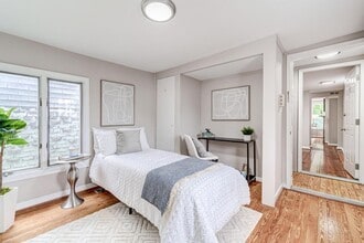 905 Duke St in Alexandria, VA - Building Photo - Building Photo