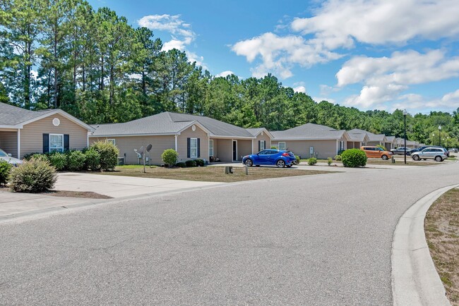 Allies Court Townhomes in Florence, SC - Building Photo - Primary Photo