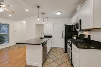 3207 Eanes Cir in Austin, TX - Building Photo - Building Photo