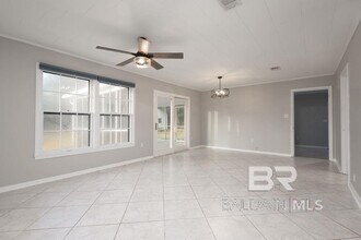 409 W Canal Dr in Gulf Shores, AL - Building Photo - Building Photo