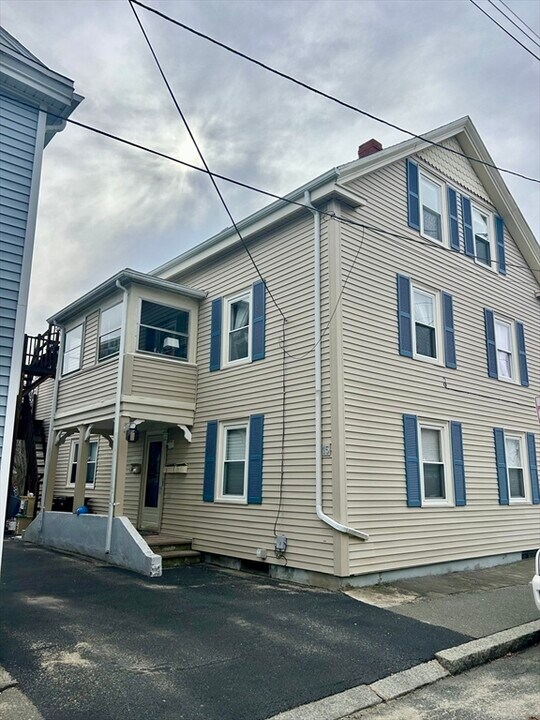 15 Burnside St, Unit 2 in Salem, MA - Building Photo